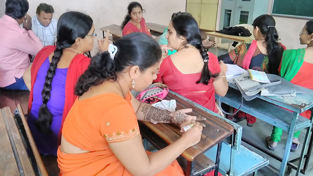 Mehendi spardha Mehendi spardha