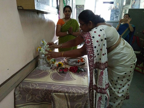 नवागतांचे स्वागत नवागतांचे स्वागत