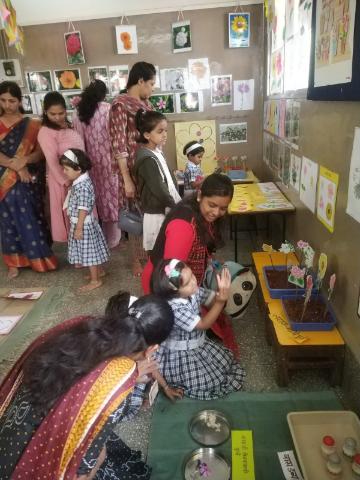 शैक्षणिक साहित्य प्रदर्शन शैक्षणिक साहित्य प्रदर्शन
